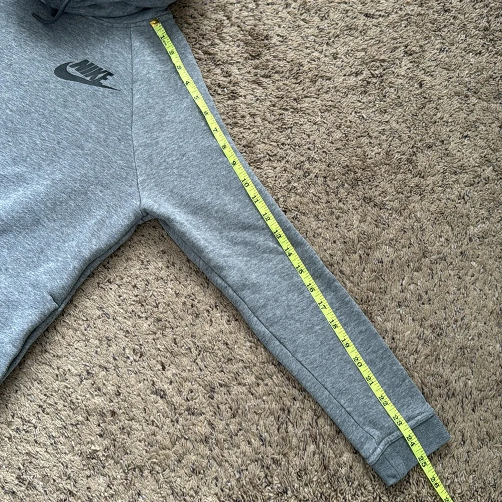 Nike Women’s Warm Hoodie Size M